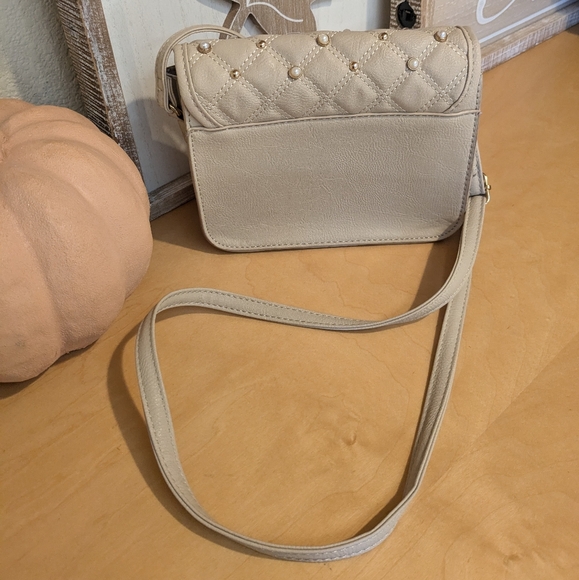 Studs Quilted Crossbody Bag Off White/Gold - Picture 3 of 3
